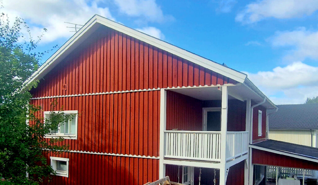 Måla villa med Falu rödfärg i södra Stockholm